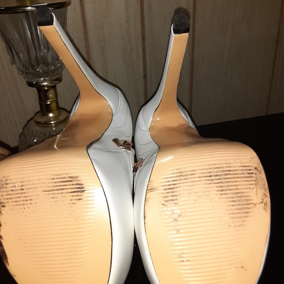 Great pair of cream high heels. - Picture 4 of 4